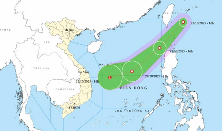 Bão số 12 Fengshen chưa vào bờ, Biển Đông lại sắp đón thêm áp thấp nhiệt đới- Ảnh 1.