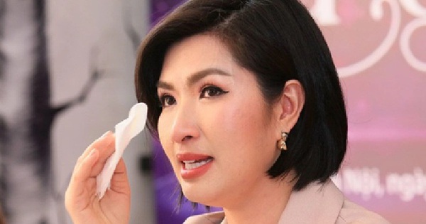 Nữ ca sĩ hải ngoại phải gồng gánh, mua đồ diễn trả góp: 