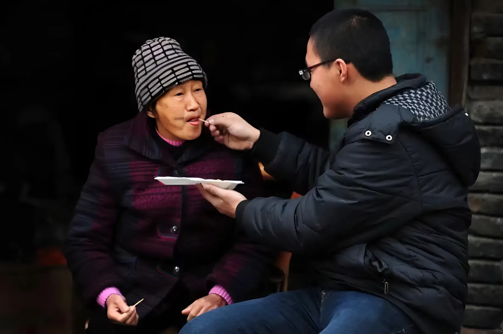 Con cái hiếu thảo thật hay giả dối? Cha mẹ chỉ cần nhìn vào 3 điều sau là rõ mười mươi!- Ảnh 1. Con cái hiếu thảo thật hay giả dối? Cha mẹ chỉ cần nhìn vào 3 điều sau là rõ mười mươi!- Ảnh 1.