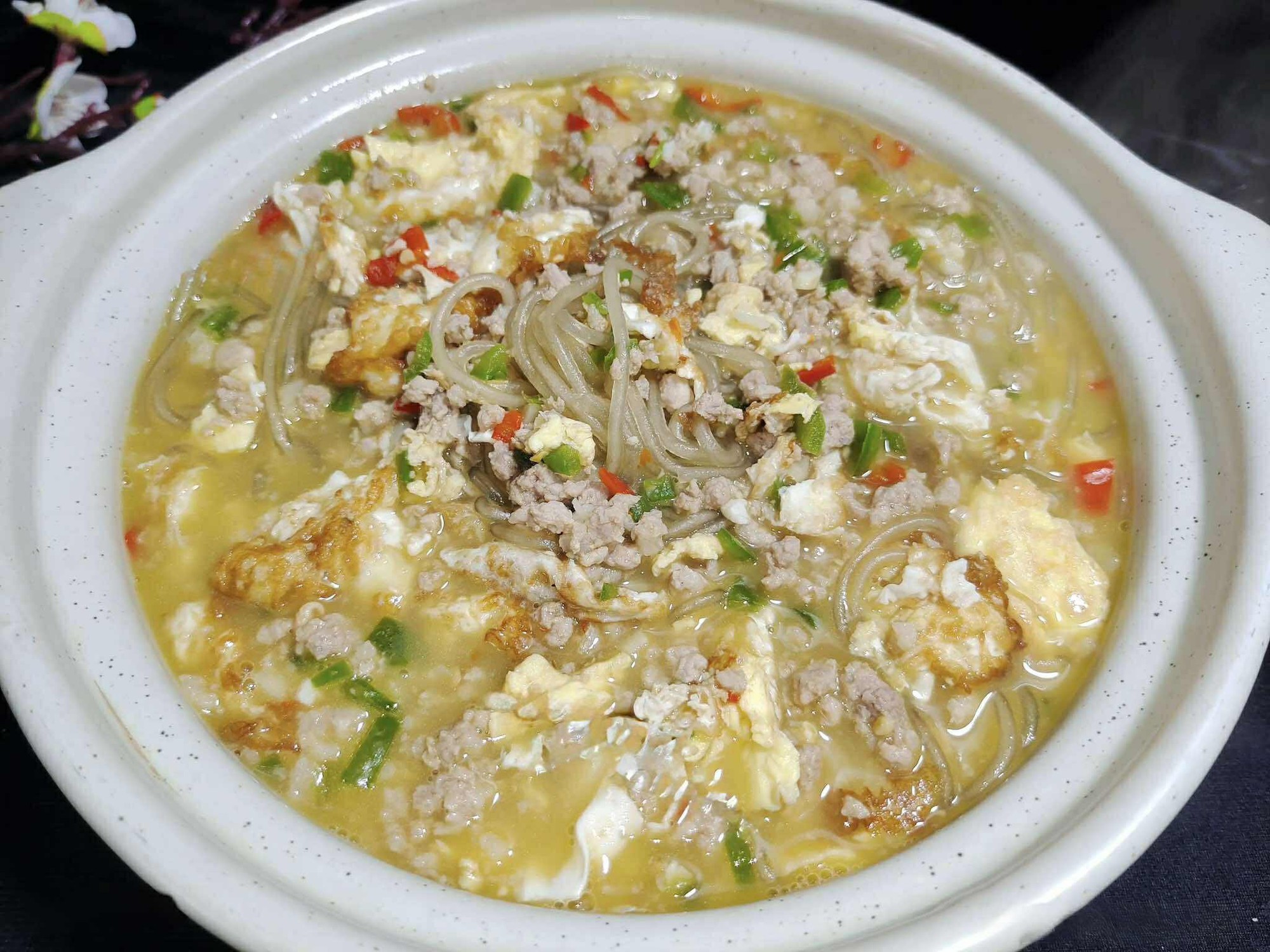 Chỉ 15 phút là nấu được món ăn thay cơm cực ngon có đủ rau và thịt, nước dùng đậm đà cho ngày gió mùa tràn về- Ảnh 8. Chỉ 15 phút là nấu được món ăn thay cơm cực ngon có đủ rau và thịt, nước dùng đậm đà cho ngày gió mùa tràn về- Ảnh 8.