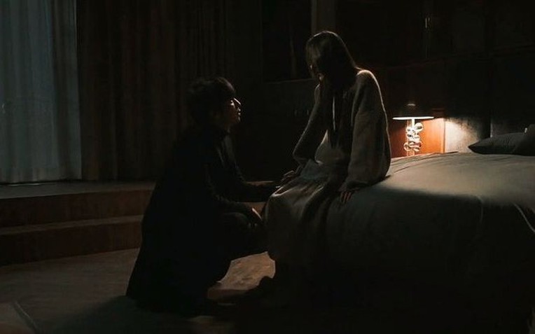 Cảnh tượng "nằm mơ cũng không tưởng" xảy ra giữa đêm trong phòng chị giúp việc- Ảnh 1.