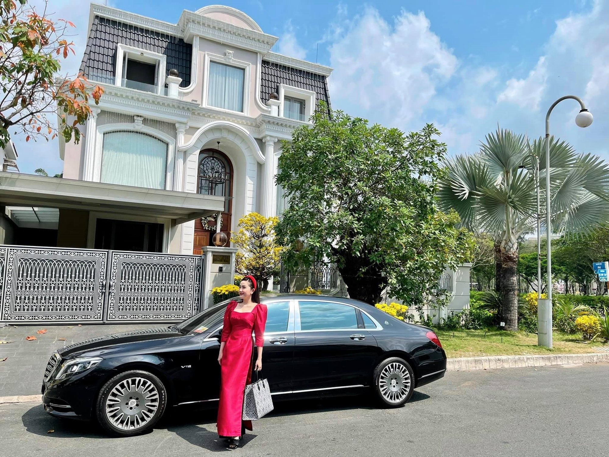 "Công chúa Vpop" lấy doanh nhân quê Hà Tĩnh, sống giàu sang trong biệt thự 2 mặt tiền ở TP.HCM- Ảnh 5. "Công chúa Vpop" lấy doanh nhân quê Hà Tĩnh, sống giàu sang trong biệt thự 2 mặt tiền ở TP.HCM- Ảnh 5.