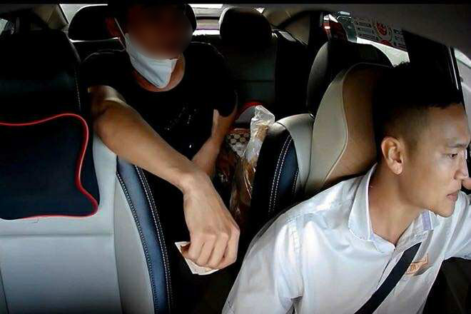 Sự thật bất ngờ vụ "t&agrave;i xế taxi chở miễn ph&iacute; người đ&agrave;n &ocirc;ng ngh&egrave;o mất con quay lại bệnh viện"- Ảnh 1.