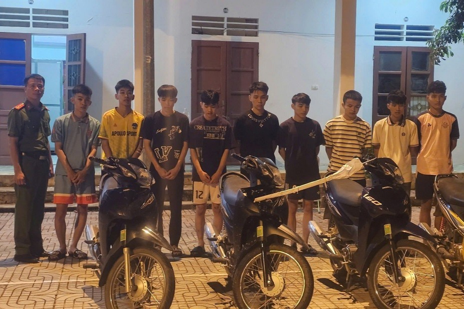 Bắt giữ 47 đối tượng mang dao, kiếm gây náo loạn đường phố- Ảnh 2.