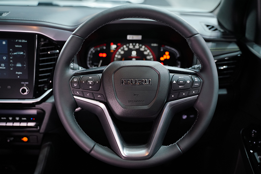 Isuzu mu-X 2026 ra mắt: Treo mới, ADAS ngay từ bản tiêu chuẩn, nhưng có chi tiết 'cải lùi' so với bản vừa ra mắt tại Việt Nam- Ảnh 23.