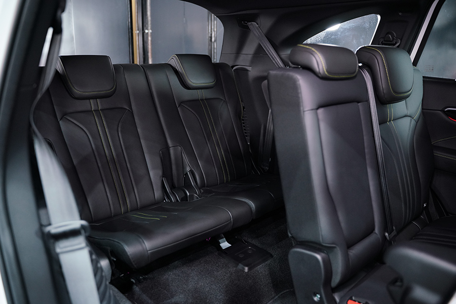 Isuzu mu-X 2026 ra mắt: Treo mới, ADAS ngay từ bản tiêu chuẩn, nhưng có chi tiết 'cải lùi' so với bản vừa ra mắt tại Việt Nam- Ảnh 28.