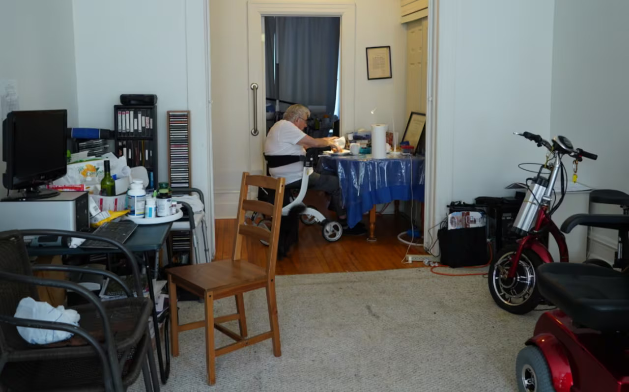 Từ 90.000 đồng trong túi, người đàn ông mua được 100 bất động sản cho thuê nhưng tuổi xế chiều có 500 tỷ lại chẳng thể tiêu- Ảnh 2.