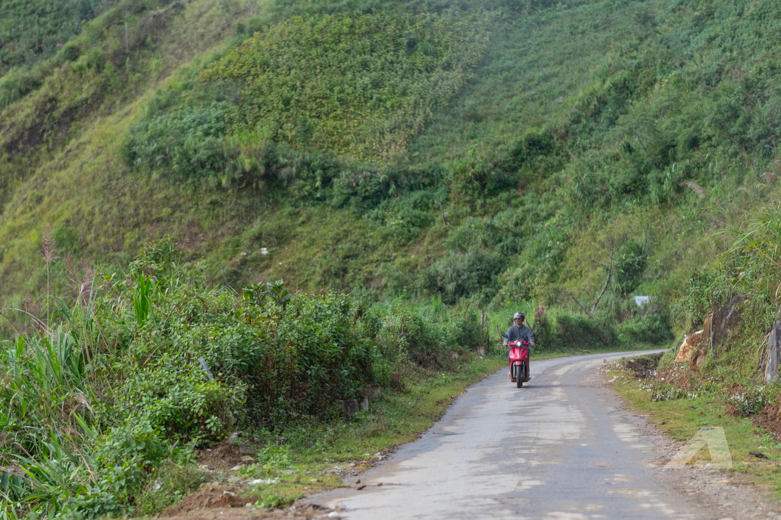 Chán phượt ô tô, 9X Hà Nội đem xe máy điện vượt hơn 220km lên Tà Xùa: 'Đi được nhưng không có lần 2, phải xác định trước vài điều'- Ảnh 2. Chán phượt ô tô, 9X Hà Nội đem xe máy điện vượt hơn 220km lên Tà Xùa: 'Đi được nhưng không có lần 2, phải xác định trước vài điều'- Ảnh 2.