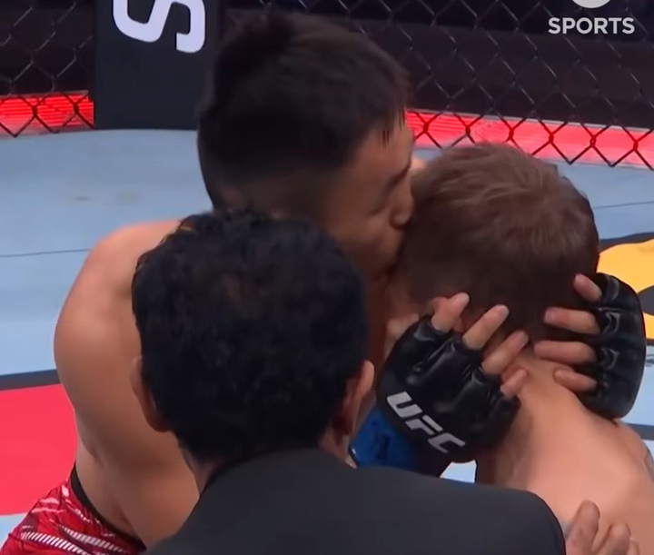 Cao thủ Trung Quốc đấm gục v&otilde; sĩ Mỹ sau 21 gi&acirc;y, được thưởng 1,3 tỷ đồng- Ảnh 3.