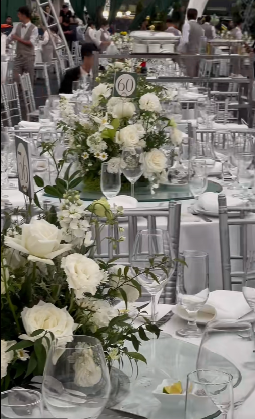 Mưa gió dữ dội làm rách rạp cưới chục tỷ của Viết Vương - Đỗ Hà, dàn xe tải được điều động gấp- Ảnh 11. Mưa gió dữ dội làm rách rạp cưới chục tỷ của Viết Vương - Đỗ Hà, dàn xe tải được điều động gấp- Ảnh 11.