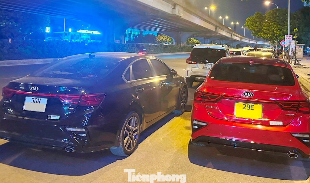 Cận cảnh tuyến đường được Trưởng Phòng CSGT Hà Nội nói 'về đêm là thành bãi xe khổng lồ'- Ảnh 4.