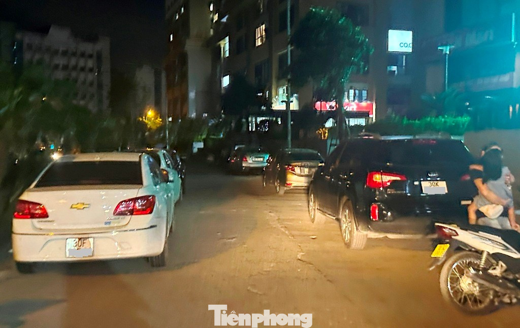 Cận cảnh tuyến đường được Trưởng Phòng CSGT Hà Nội nói 'về đêm là thành bãi xe khổng lồ'- Ảnh 7.
