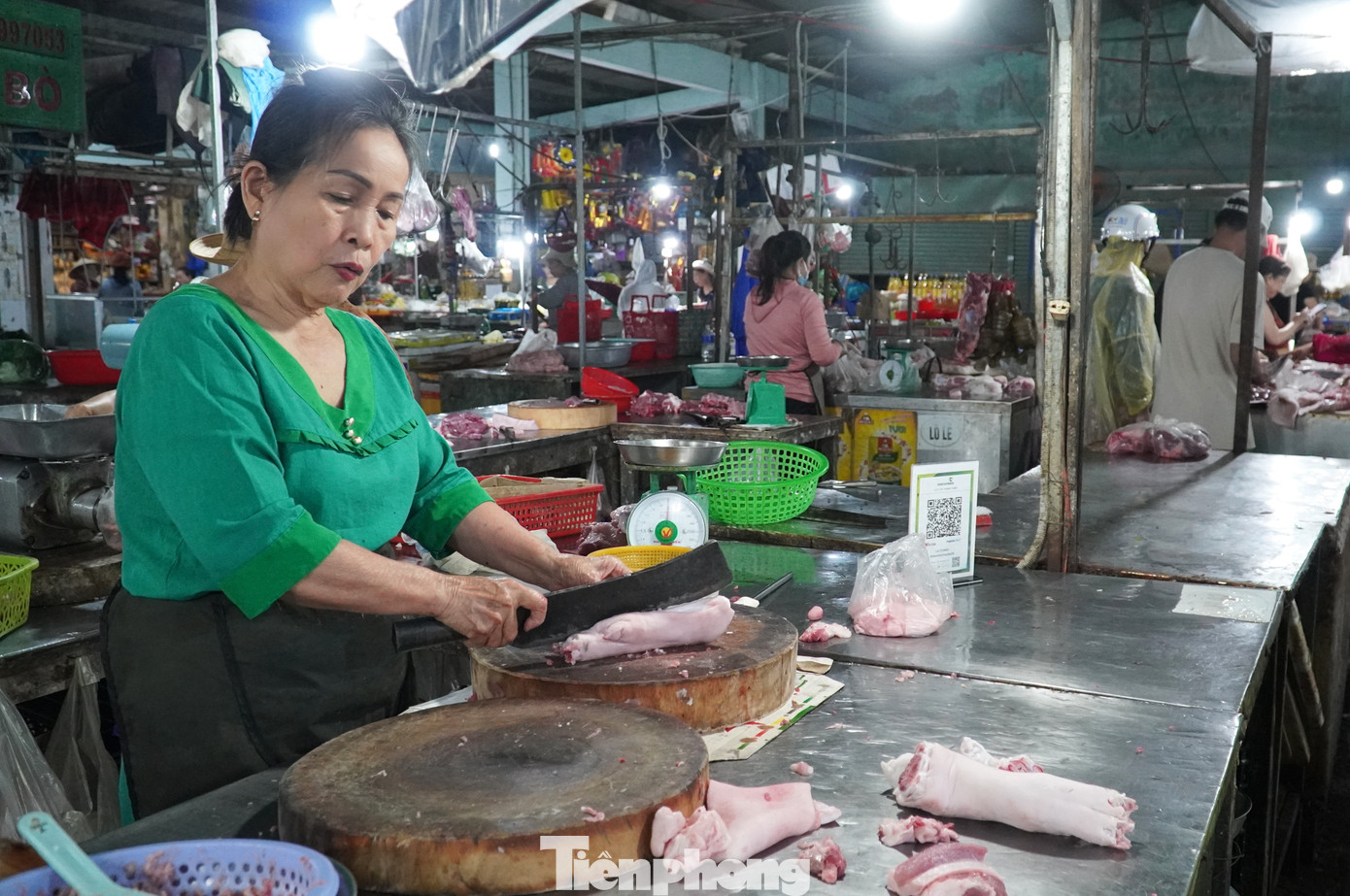 Người dân Đà Nẵng đi mua thực phẩm 'tích trữ 3 ngày' từ tinh mơ- Ảnh 5.