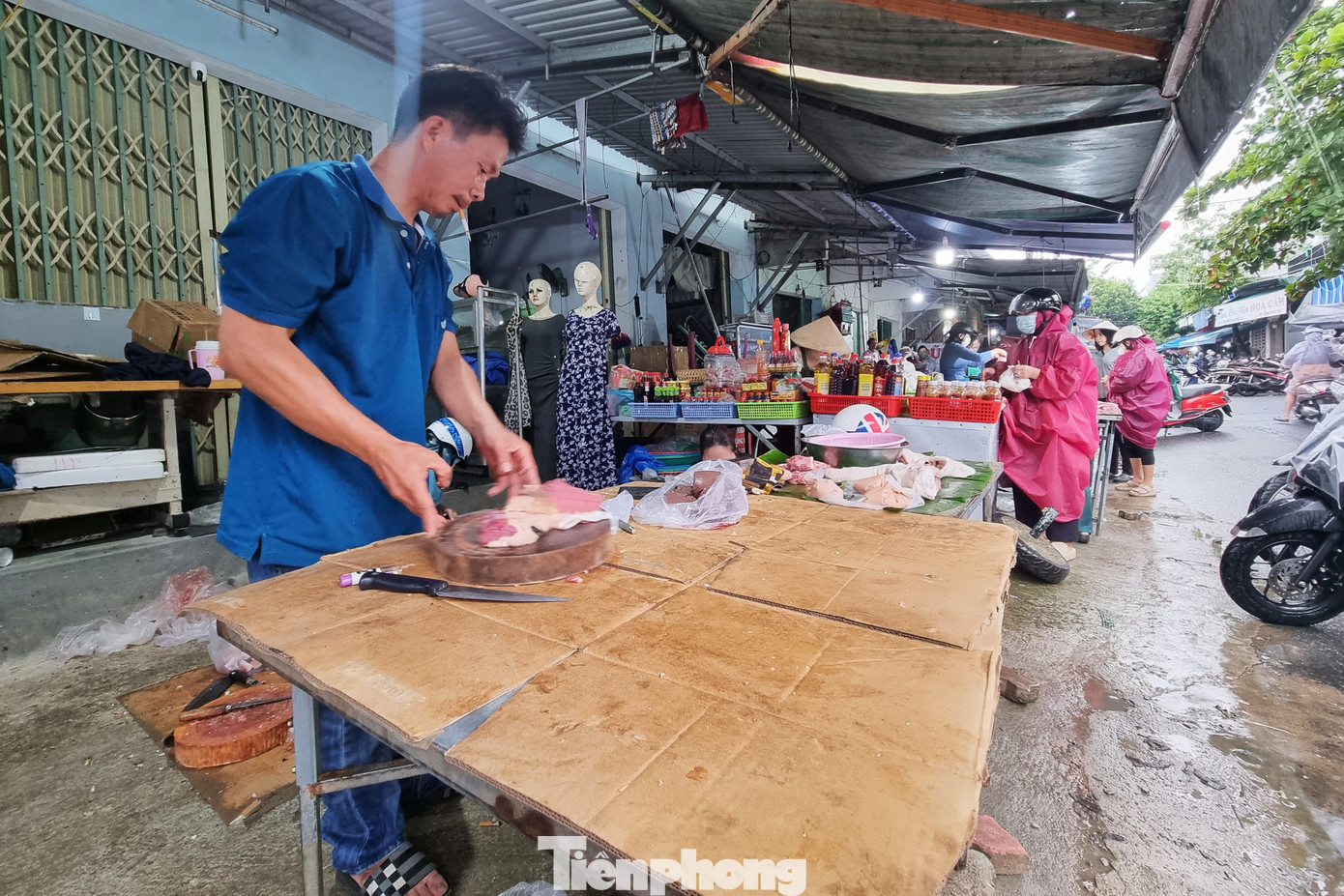 Người dân Đà Nẵng đi mua thực phẩm 'tích trữ 3 ngày' từ tinh mơ- Ảnh 11.