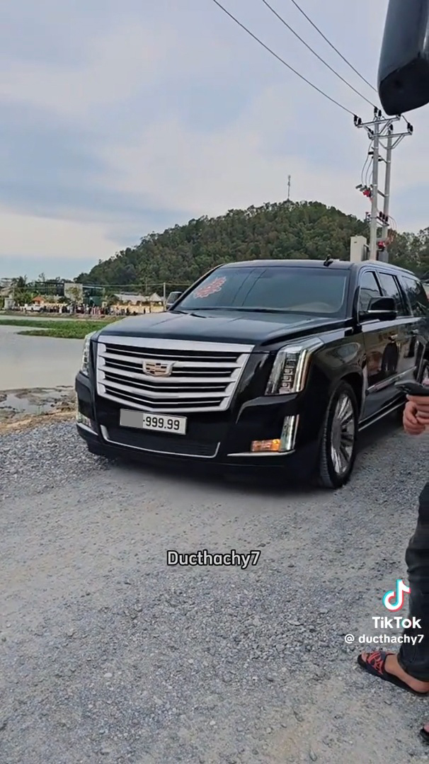 Ngắm dàn xe đón dâu của Hoa hậu Đỗ Thị Hà và thiếu gia Tập đoàn Sơn Hải: Toàn xe 'chấm' to, biển đẹp- Ảnh 3.