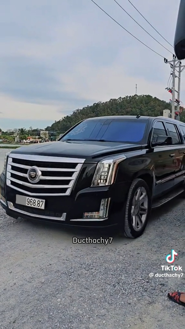 Ngắm dàn xe đón dâu của Hoa hậu Đỗ Thị Hà và thiếu gia Tập đoàn Sơn Hải: Toàn xe 'chấm' to, biển đẹp- Ảnh 4.