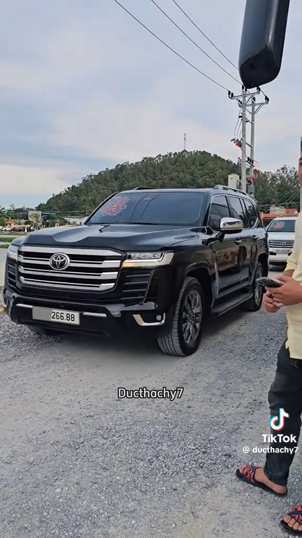 Ngắm dàn xe đón dâu của Hoa hậu Đỗ Thị Hà và thiếu gia Tập đoàn Sơn Hải: Toàn xe 'chấm' to, biển đẹp- Ảnh 5.