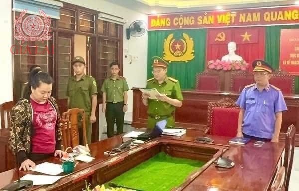 Chỉ trong 7 ngày, người đàn ông chuyên bán hoá đơn chuyển khoản liên tục 2,5 tỷ đồng vào 1 tài khoản ngân hàng: Công an Gia Lai phải vào cuộc gấp- Ảnh 2. Chỉ trong 7 ngày, người đàn ông chuyên bán hoá đơn chuyển khoản liên tục 2,5 tỷ đồng vào 1 tài khoản ngân hàng: Công an Gia Lai phải vào cuộc gấp- Ảnh 2.