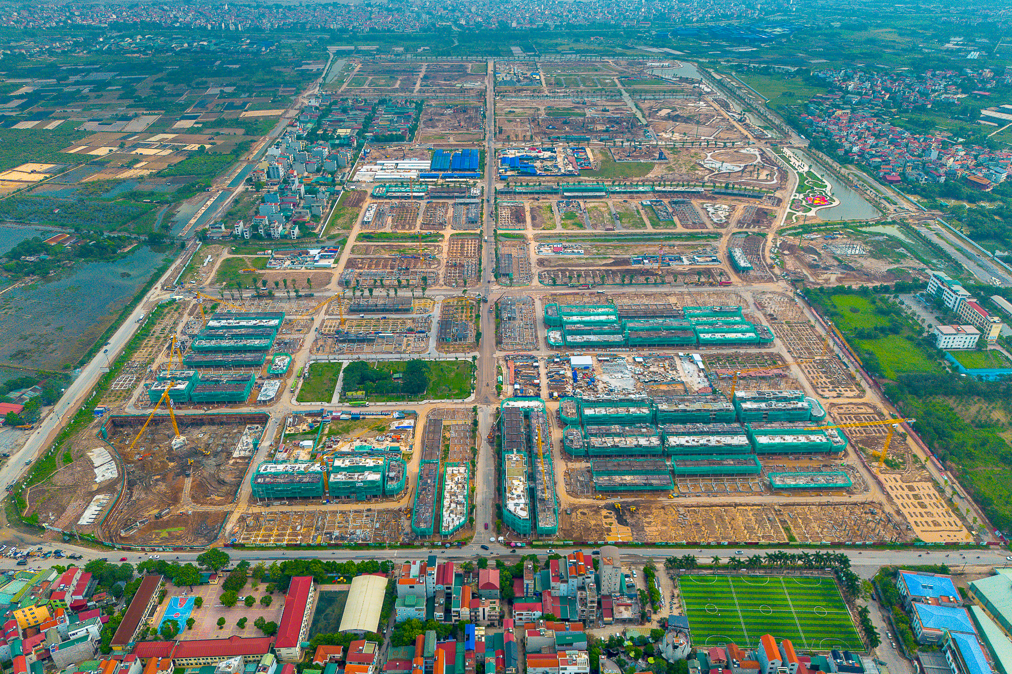 Thay bạn đi thăm dự án đáng chú ý nhất phía Tây Hà Nội của Vinhomes: Tiến độ ấn tượng, sắp khánh thành công viên, giá biệt thự đơn lập thấp nhất 70 tỷ đồng- Ảnh 1.