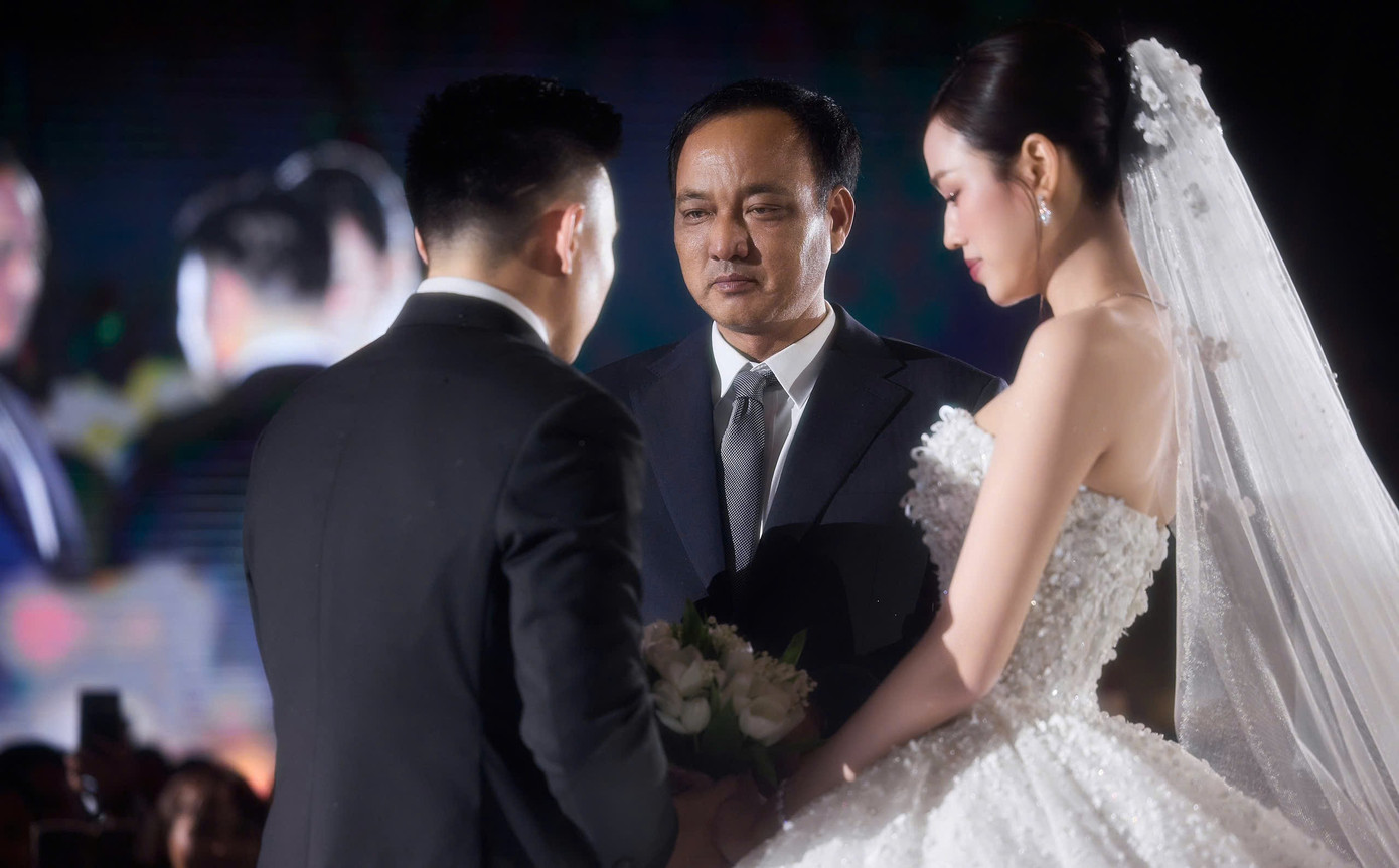 Toàn cảnh đám cưới từ 6h sáng tới đêm khuya của Hoa hậu Đỗ Thị Hà- Ảnh 2. Toàn cảnh đám cưới từ 6h sáng tới đêm khuya của Hoa hậu Đỗ Thị Hà- Ảnh 2.