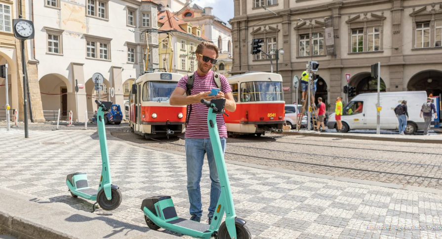 Thủ đô Praha, CH Czech cấm dịch vụ thuê xe scooter điện- Ảnh 2.