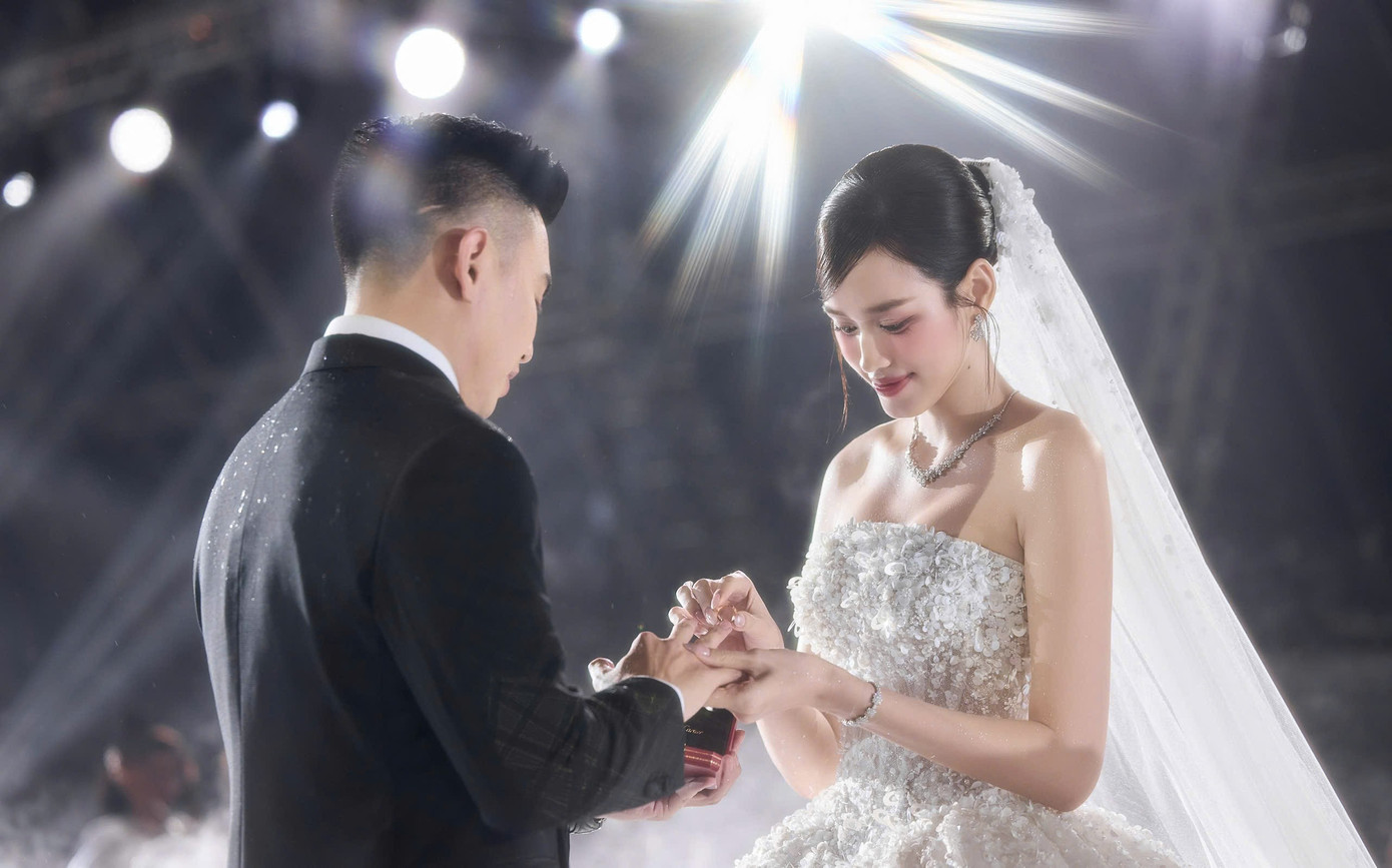 Toàn cảnh đám cưới từ 6h sáng tới đêm khuya của Hoa hậu Đỗ Thị Hà- Ảnh 4. Toàn cảnh đám cưới từ 6h sáng tới đêm khuya của Hoa hậu Đỗ Thị Hà- Ảnh 4.