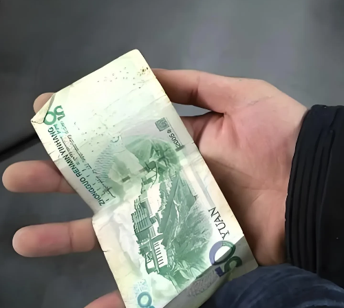 Nhặt được hơn 19 triệu đồng, người đàn ông đem trả lại nhưng người mất khăng khăng đã đánh rơi 73 triệu đồng: Cơ quan chức năng phải vào cuộc phân xử- Ảnh 1. Nhặt được hơn 19 triệu đồng, người đàn ông đem trả lại nhưng người mất khăng khăng đã đánh rơi 73 triệu đồng: Cơ quan chức năng phải vào cuộc phân xử- Ảnh 1.