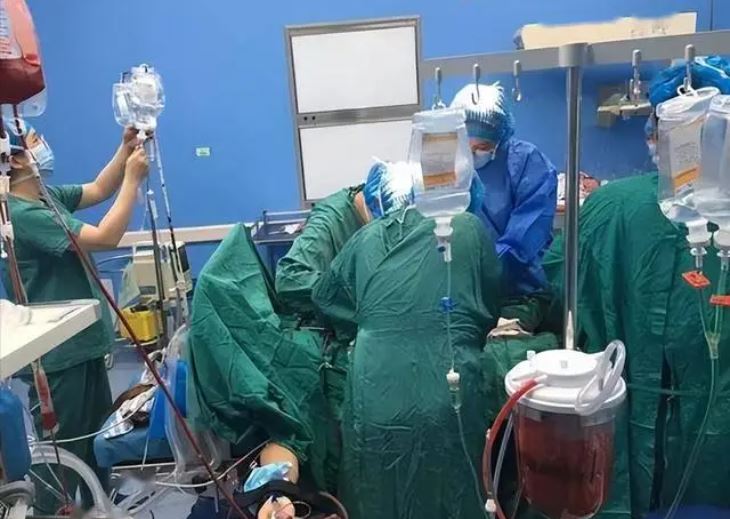 Thức Dậy Giữa Đêm Uống Nước, Người Đàn Ông 59 Tuổi Tử Vong Sau 5 Ngày: Bác Sĩ Cảnh Báo 4 Thói Quen Tưởng Vô Hại Nhưng Cực Nguy Hiểm- Ảnh 1. Thức Dậy Giữa Đêm Uống Nước, Người Đàn Ông 59 Tuổi Tử Vong Sau 5 Ngày: Bác Sĩ Cảnh Báo 4 Thói Quen Tưởng Vô Hại Nhưng Cực Nguy Hiểm- Ảnh 1.