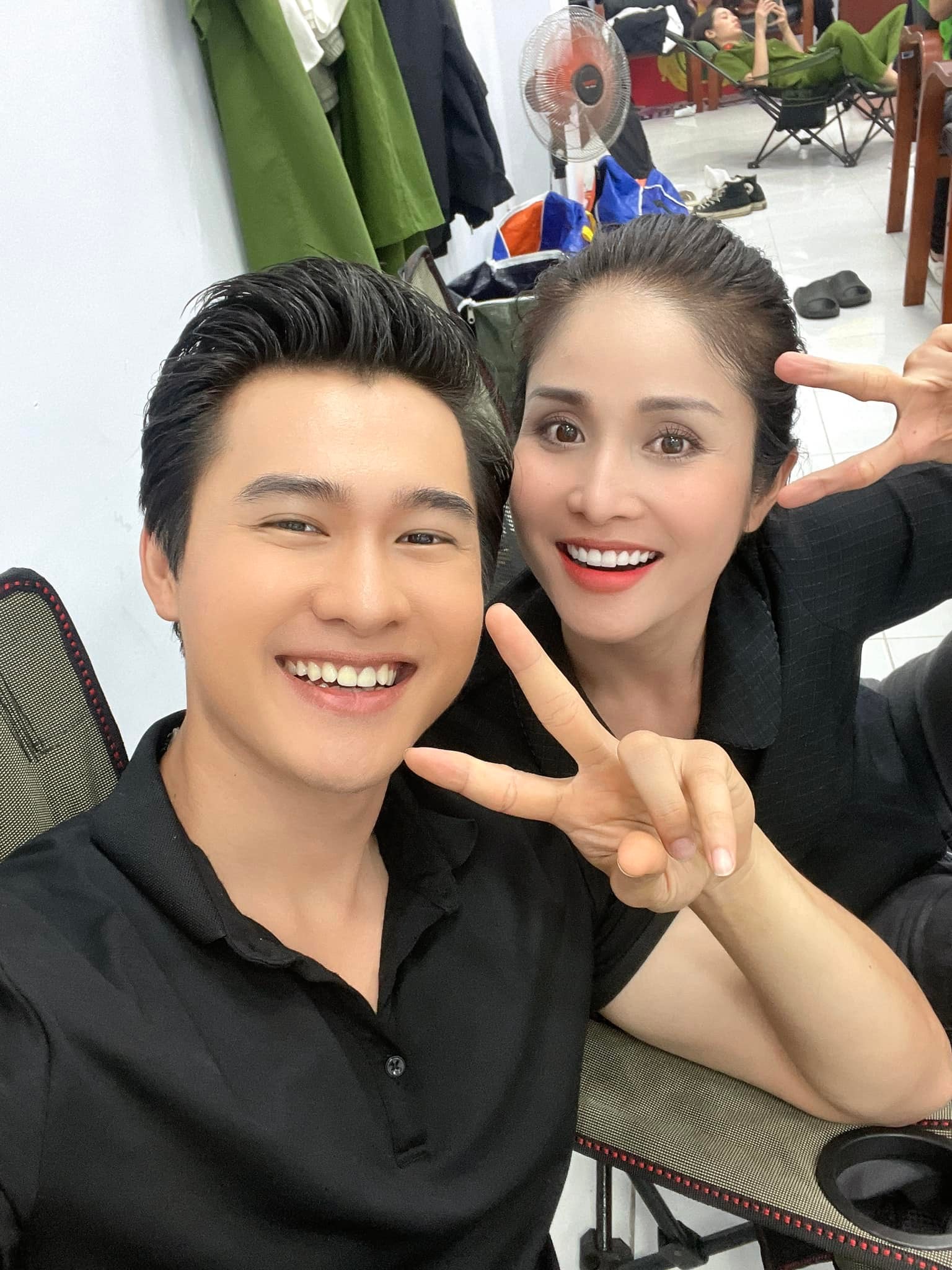 Nữ diễn viên được chồng cũ dặn Nữ diễn viên được chồng cũ dặn