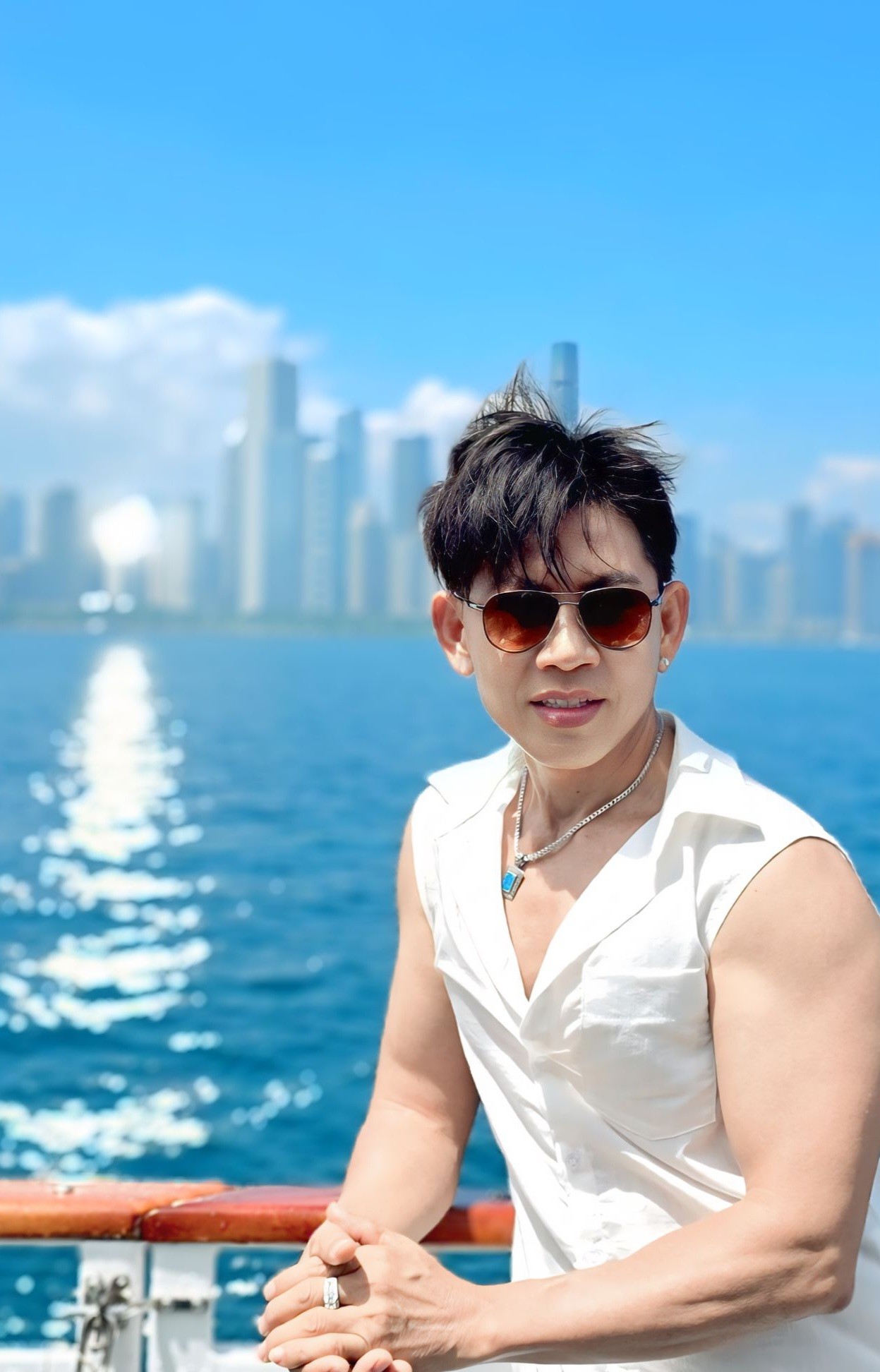 Ngoại hình nam ca sĩ U60 mới công khai bạn gái, thần thái trẻ trung hiếm thấy- Ảnh 12. Ngoại hình nam ca sĩ U60 mới công khai bạn gái, thần thái trẻ trung hiếm thấy- Ảnh 12.