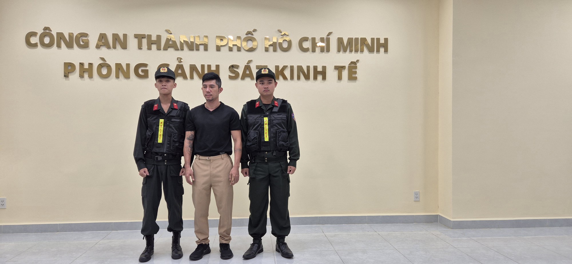 Ảnh, Clip: Lương Bằng Quang lại gây sốc- Ảnh 3. Ảnh, Clip: Lương Bằng Quang lại gây sốc- Ảnh 3.