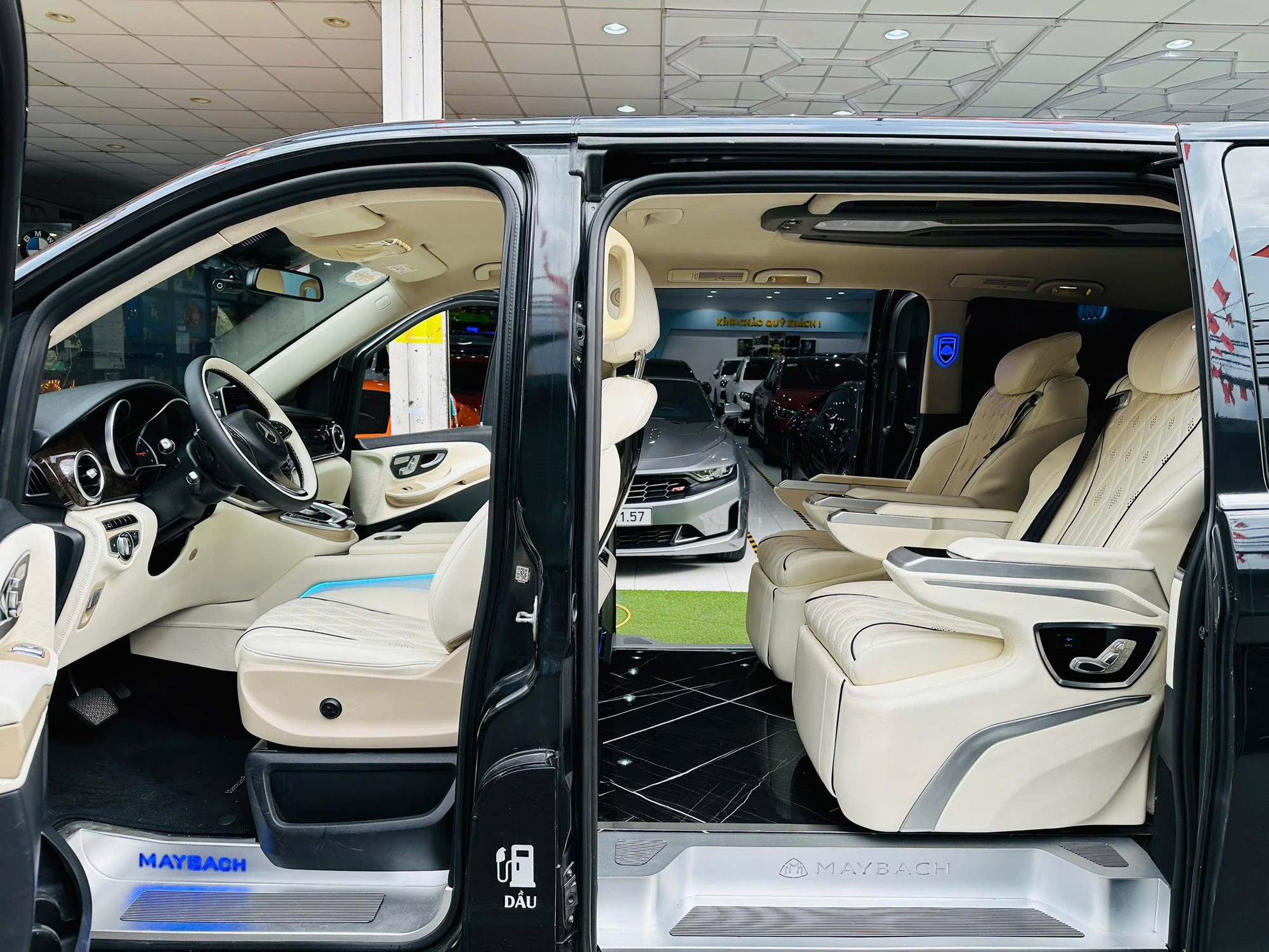 Giá chưa đến 1 tỷ đồng, chiếc Mercedes-Benz này rộng rãi như Carnival, có treo thích ứng nhưng chạy 'không tốn một giọt xăng'- Ảnh 5.