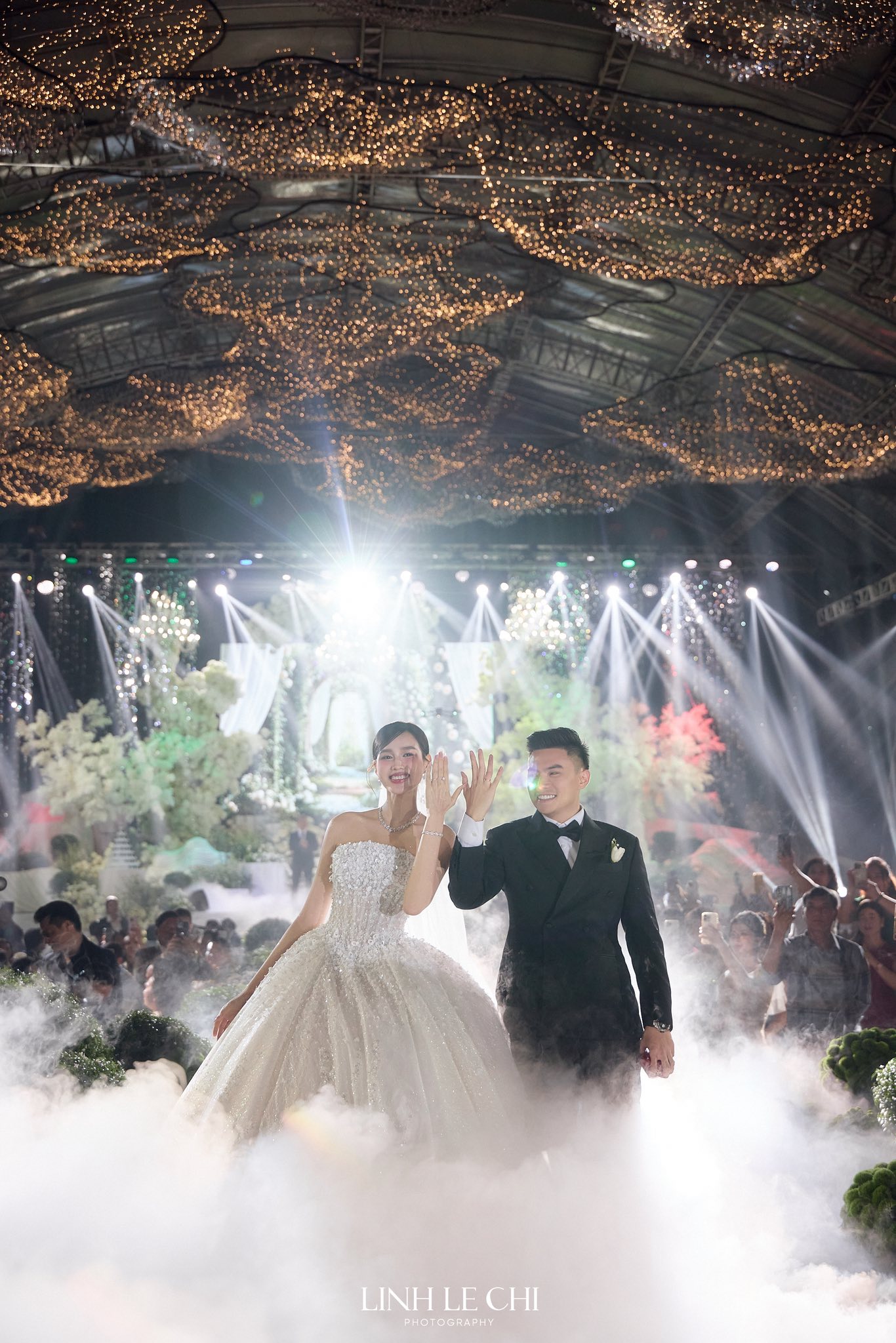 L&yacute; giải cơn sốt đ&aacute;m cưới Viết Vương - Hoa hậu Đỗ H&agrave; ở qu&ecirc; nh&agrave; Thanh H&oacute;a, Quảng Trị- Ảnh 18.