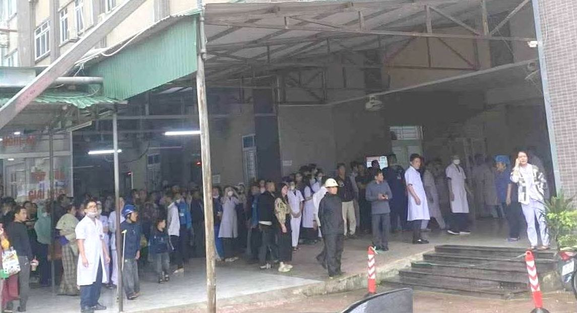 Người đàn ông cầm dao tấn công khiến nhiều người ở Bệnh viện Sản - Nhi Nghệ An bị thương- Ảnh 1. Người đàn ông cầm dao tấn công khiến nhiều người ở Bệnh viện Sản - Nhi Nghệ An bị thương- Ảnh 1.