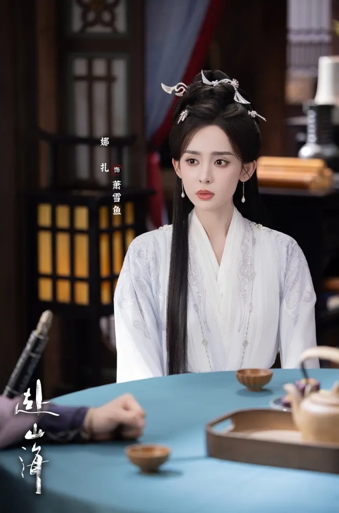 Đẹp như mỹ nhân này thì nhìn cả showbiz bằng nửa con mắt: Visual đẹp sang kịch trần, bẻ cong mọi tiêu chuẩn- Ảnh 10.