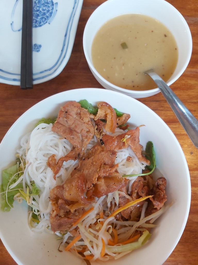 Khách Tây bình chọn 10 món ngon nhất của Việt Nam: Không có phở và bún bò Huế - Ảnh 7.