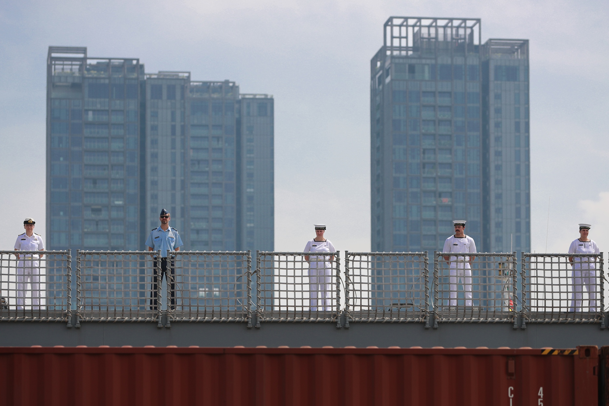 VIDEO: Thuỷ thủ tàu hải quân lớn nhất New Zealand nhảy điệu haka khi đến TP HCM- Ảnh 3.