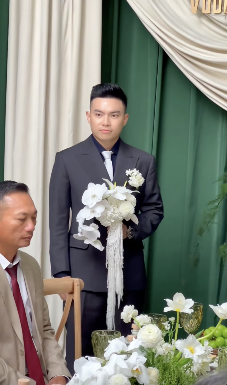 L&yacute; giải cơn sốt đ&aacute;m cưới Viết Vương - Hoa hậu Đỗ H&agrave; ở qu&ecirc; nh&agrave; Thanh H&oacute;a, Quảng Trị- Ảnh 14.