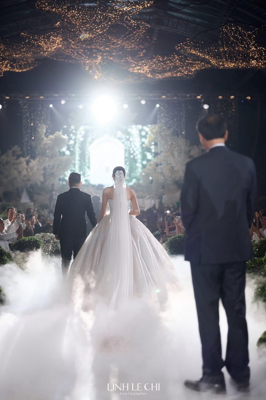 &ldquo;Dạ, con đi lấy chồng ạ&rdquo; - chỉ một chữ &ldquo;Dạ&rdquo;, cả MXH lặng đi trước đạo l&agrave;m con của Hoa hậu Đỗ Thị H&agrave;- Ảnh 1.