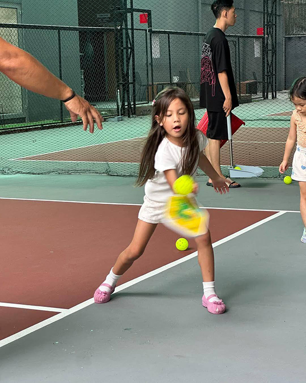 Gặp Hồ Ngọc Hà đi chơi pickleball với Kim Lý- Ảnh 3. Gặp Hồ Ngọc Hà đi chơi pickleball với Kim Lý- Ảnh 3.