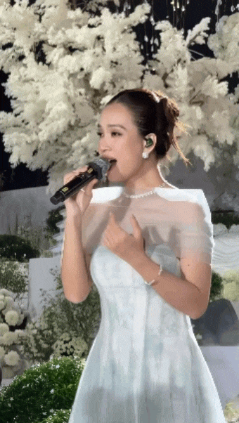 Chị đẹp siêu mẫu làm 1 điều ở hôn lễ thế kỷ của Hoa hậu Đỗ Hà và chồng thiếu gia- Ảnh 2. Chị đẹp siêu mẫu làm 1 điều ở hôn lễ thế kỷ của Hoa hậu Đỗ Hà và chồng thiếu gia- Ảnh 2.