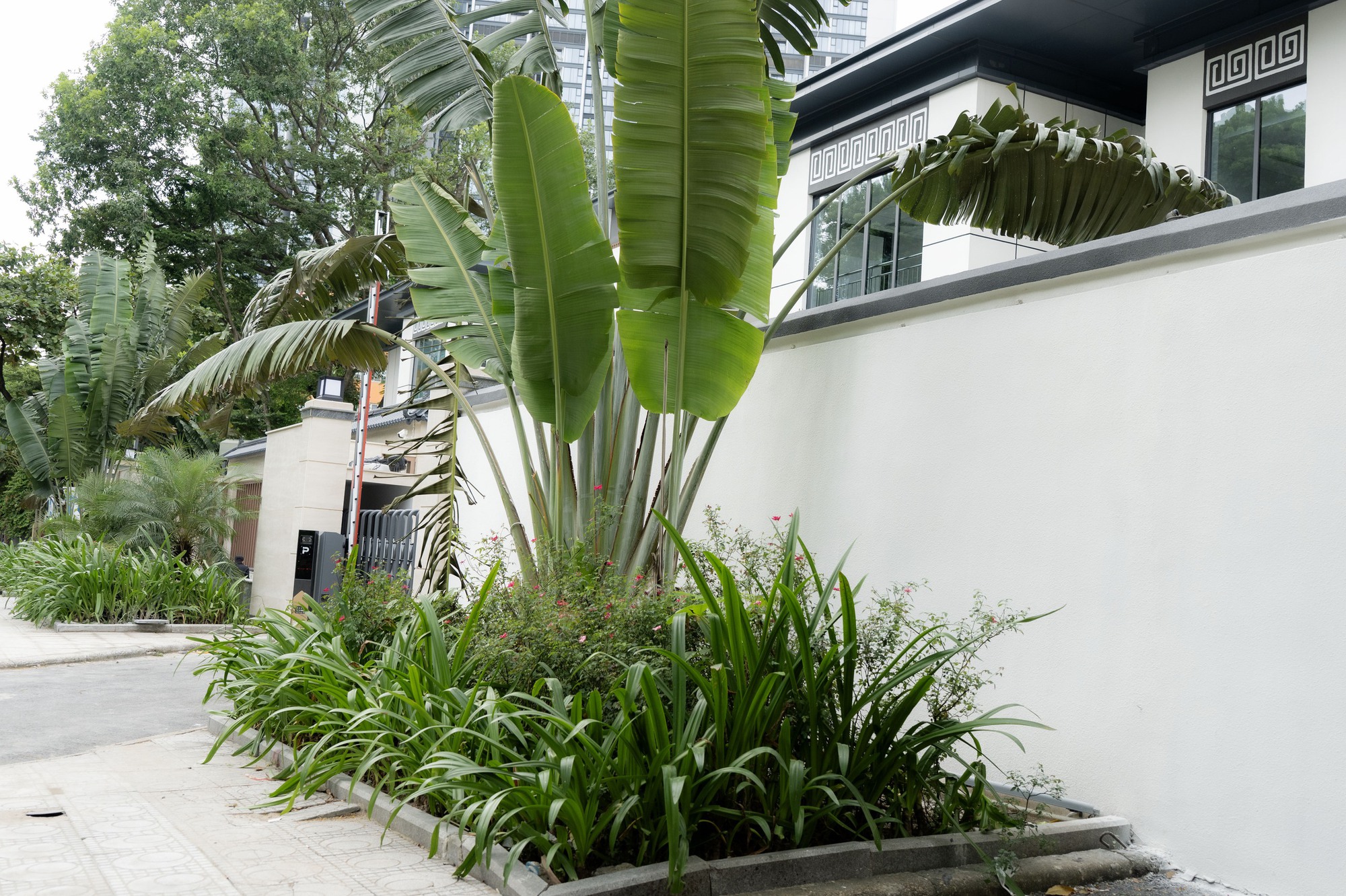 Ảnh/ CLIP: Diện mạo mới kh&ocirc;ng nhận ra của ng&ocirc;i &ldquo;nh&agrave; ma&rdquo; số 300 Kim M&atilde; (H&agrave; Nội)- Ảnh 13.