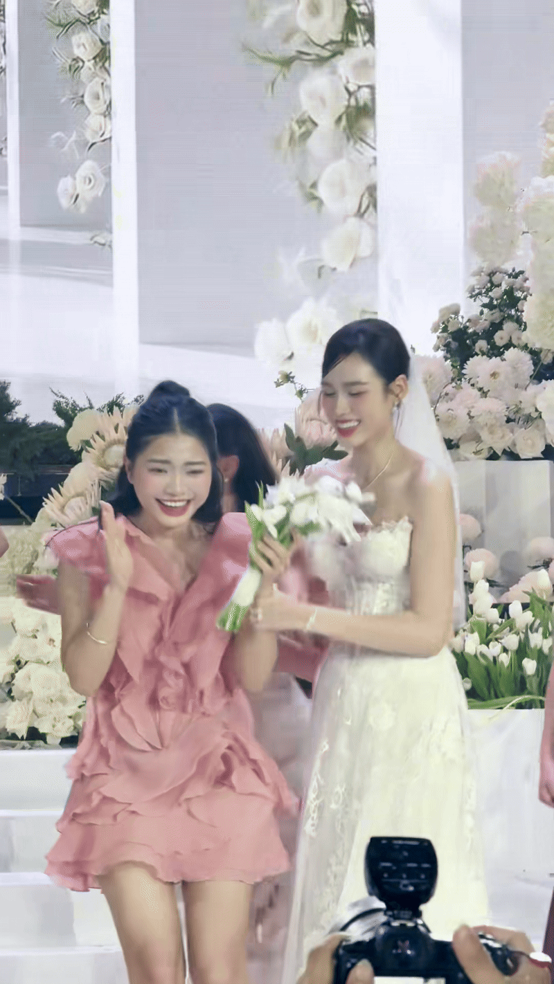 Bất ngờ th&acirc;n thế c&ocirc; g&aacute;i bắt được hoa cưới của Đỗ H&agrave; - Viết Vương- Ảnh 1.