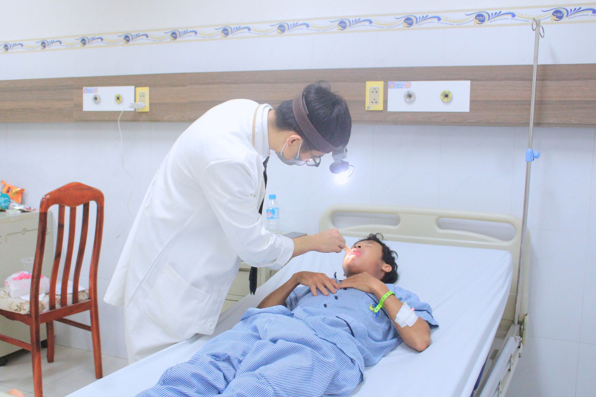 Uống Nước Bị Trào Ngược Lên Mũi, Đến Bệnh Viện Phát Hiện Điều Bất Ngờ- Ảnh 1. Uống Nước Bị Trào Ngược Lên Mũi, Đến Bệnh Viện Phát Hiện Điều Bất Ngờ- Ảnh 1.