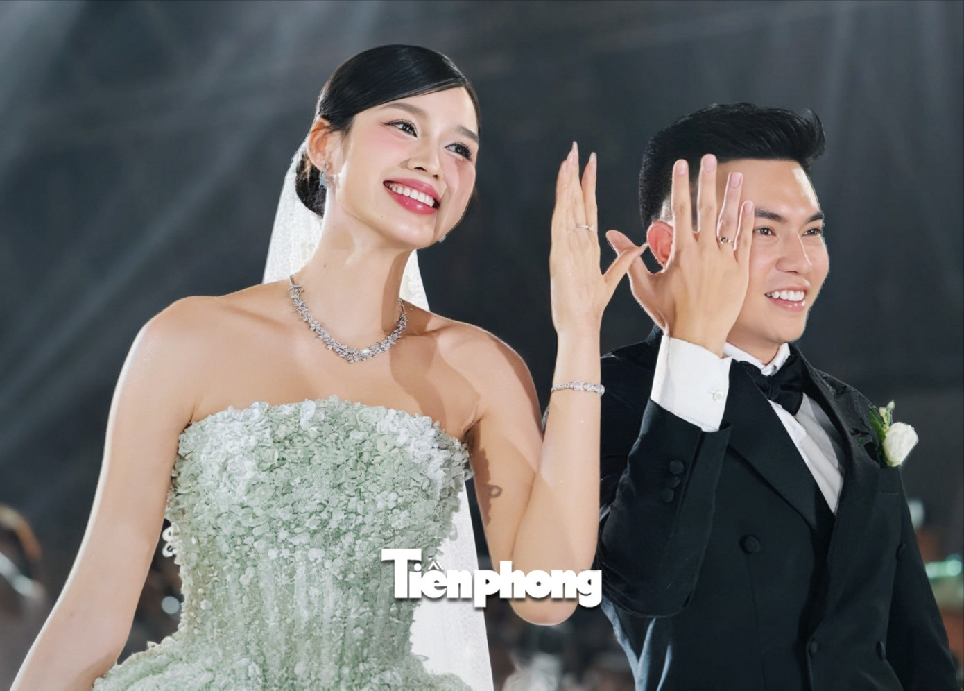 Toàn cảnh đám cưới từ 6h sáng tới đêm khuya của Hoa hậu Đỗ Thị Hà- Ảnh 10. Toàn cảnh đám cưới từ 6h sáng tới đêm khuya của Hoa hậu Đỗ Thị Hà- Ảnh 10.