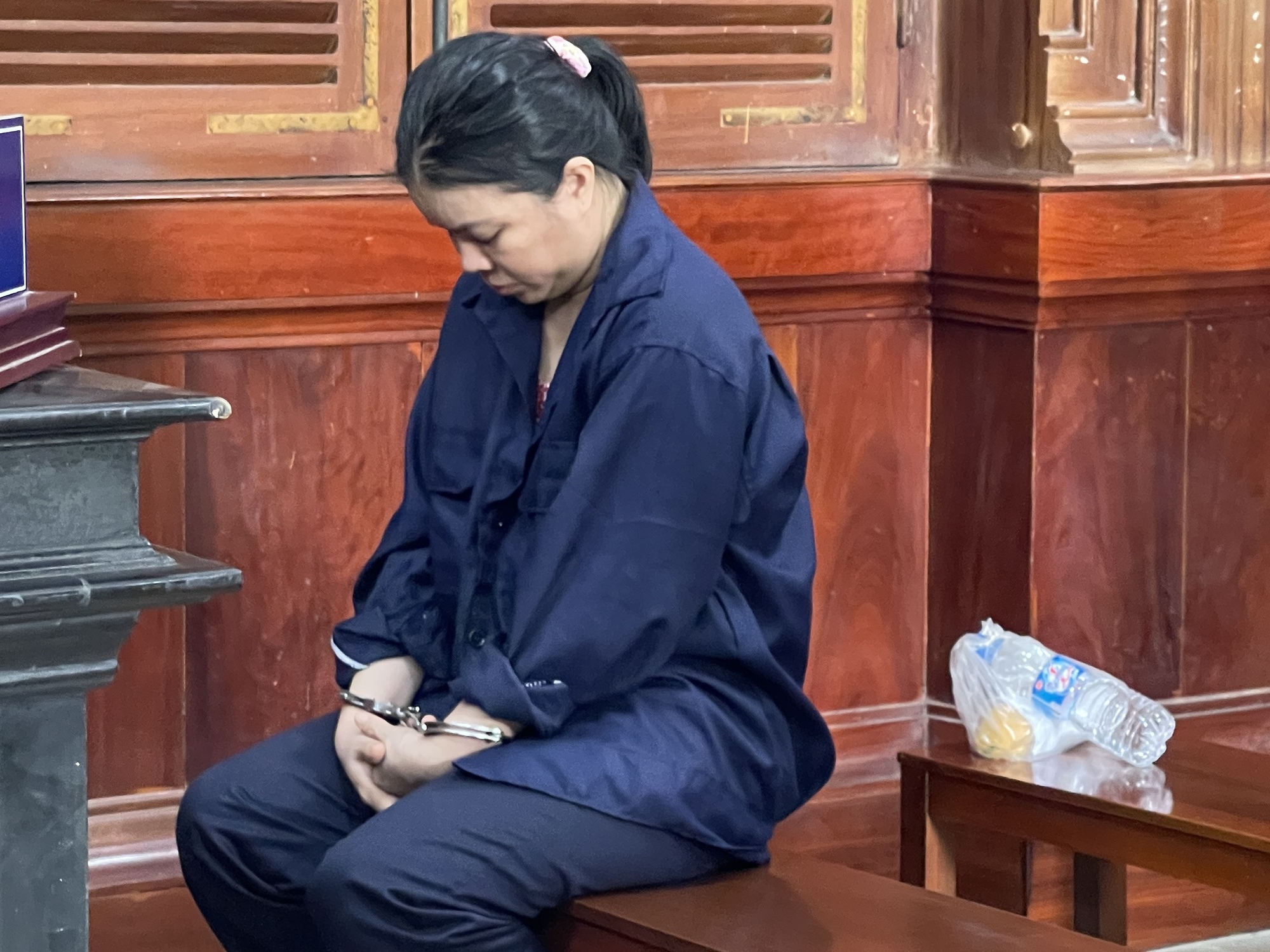 Căng thẳng phi&ecirc;n t&ograve;a vụ "chạy &aacute;n" 2 tỉ đồng ở TP HCM: Lộ th&acirc;n phận "sếp"- Ảnh 2.