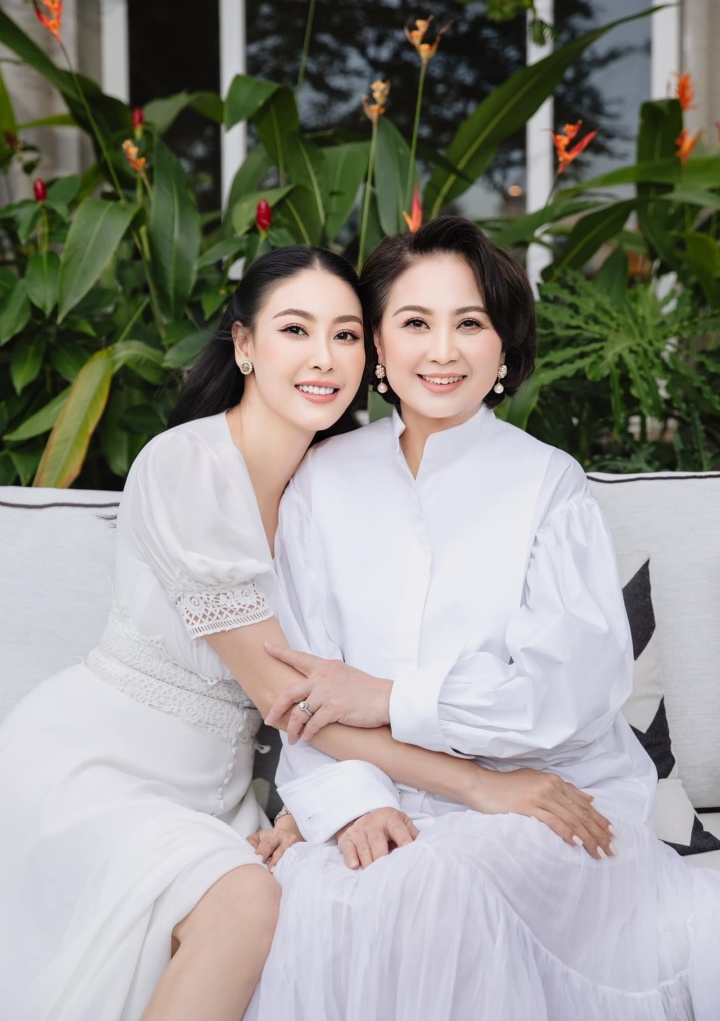 Cháu ngoại nguyên Thứ trưởng Bộ Xây dựng là Hoa hậu Việt: Được mẹ dạy kĩ thế này, giờ giáo dục con cũng khéo léo- Ảnh 2. Cháu ngoại nguyên Thứ trưởng Bộ Xây dựng là Hoa hậu Việt: Được mẹ dạy kĩ thế này, giờ giáo dục con cũng khéo léo- Ảnh 2.