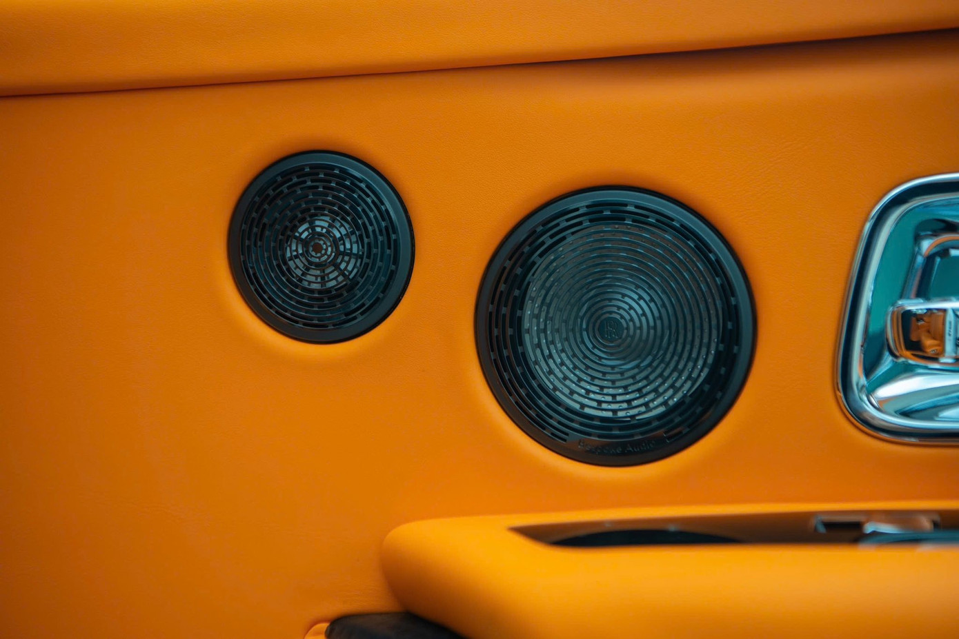 Cận cảnh Rolls-Royce Cullinan Black Badge 2025 đầu tiên về Việt Nam- Ảnh 16.