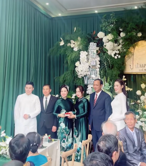 L&yacute; giải cơn sốt đ&aacute;m cưới Viết Vương - Hoa hậu Đỗ H&agrave; ở qu&ecirc; nh&agrave; Thanh H&oacute;a, Quảng Trị- Ảnh 2.