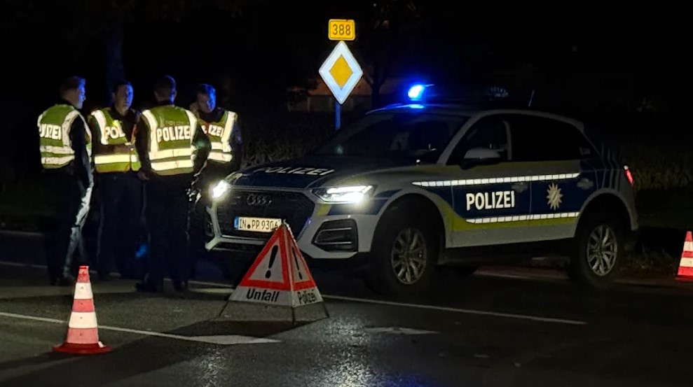 Không báo dân, quân cảnh hóa 'kẻ lạ có vũ trang' – cảnh sát nổ súng tự vệ: Tập trận Đức đại hỗn loạn- Ảnh 3.